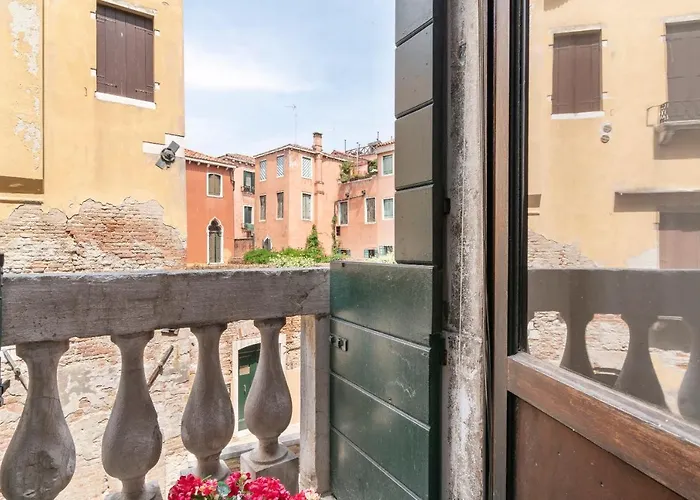 Riva Palace Apartments By Wonderful Italy